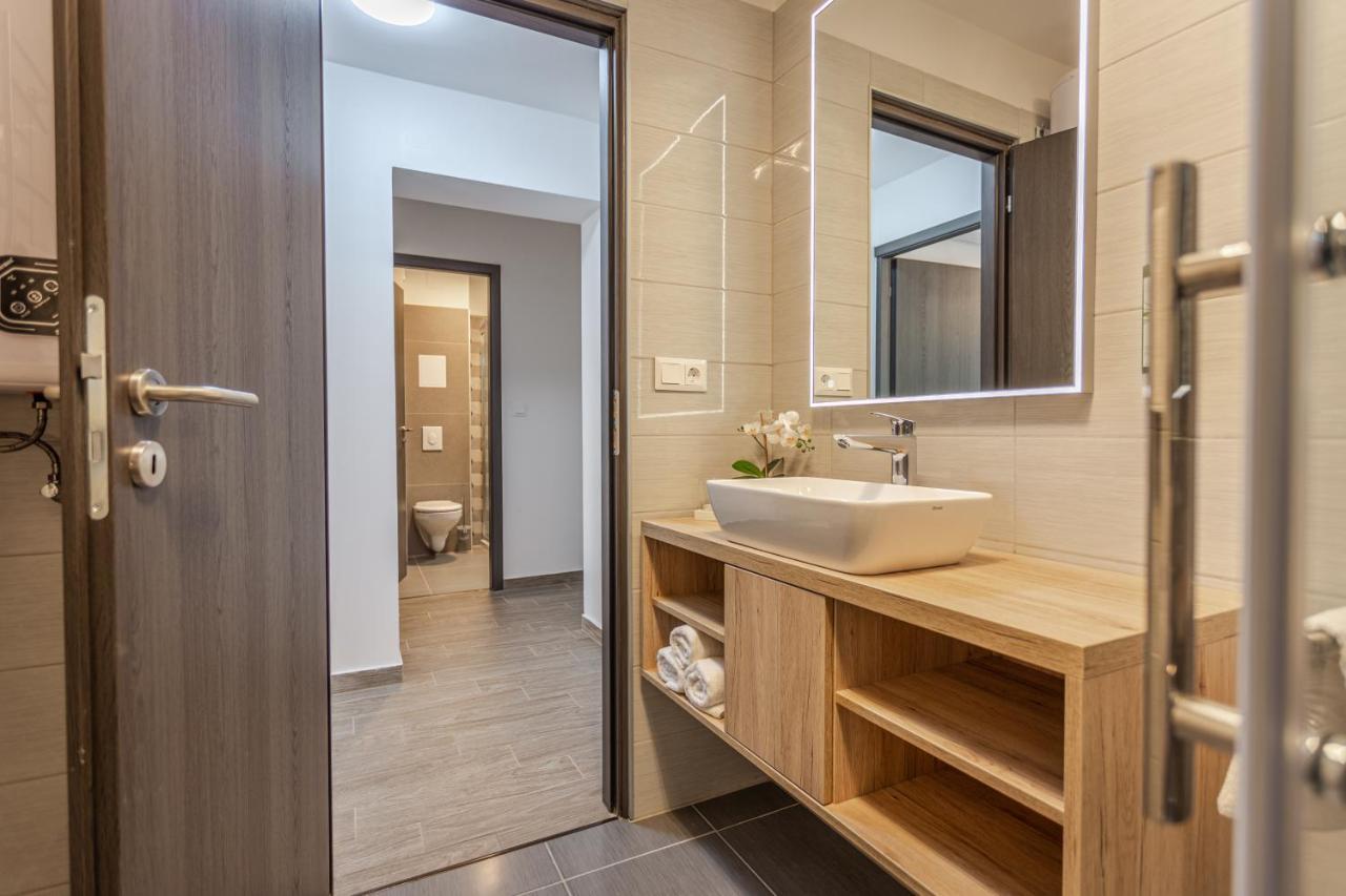 Viktoria Apartman Gyula Bagian luar foto