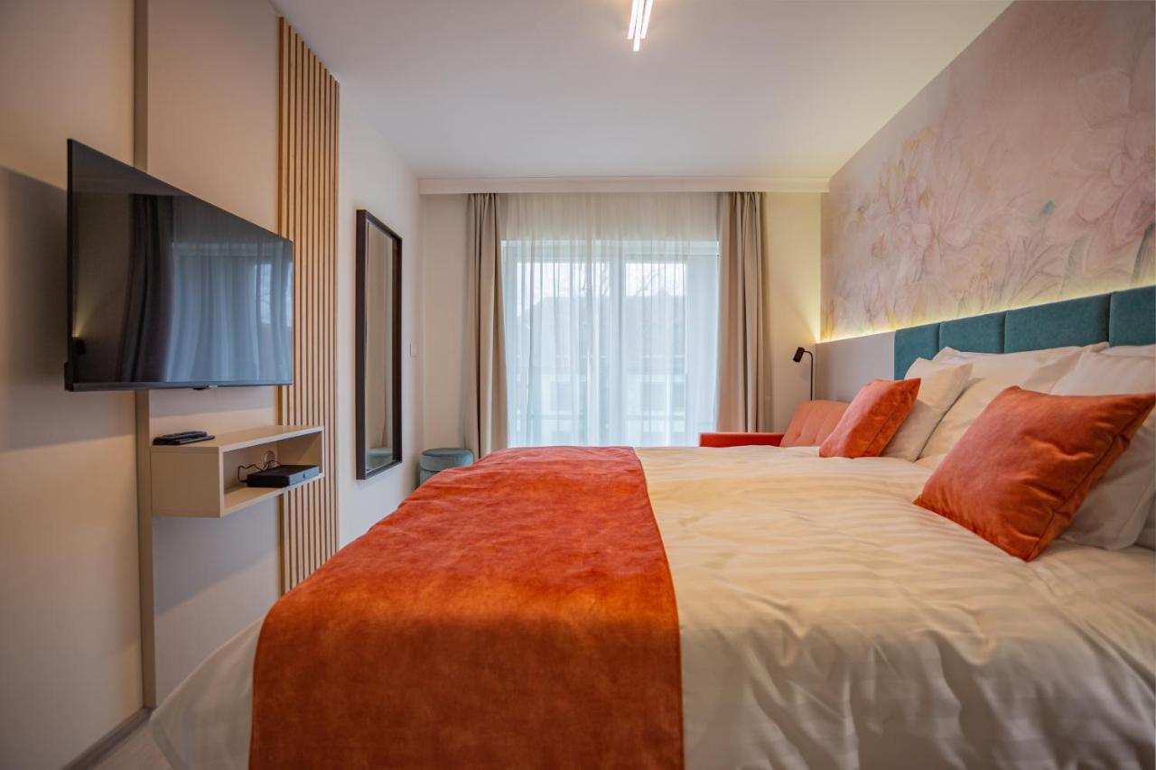 Viktoria Apartman Gyula Bagian luar foto