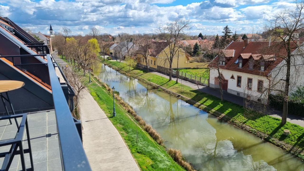 Viktoria Apartman Gyula Bagian luar foto