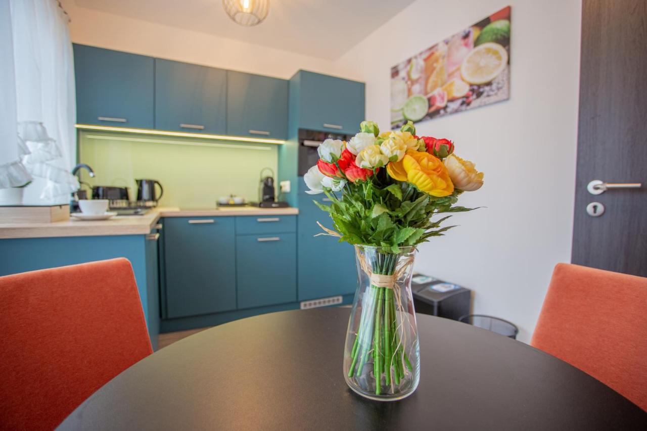Viktoria Apartman Gyula Bagian luar foto