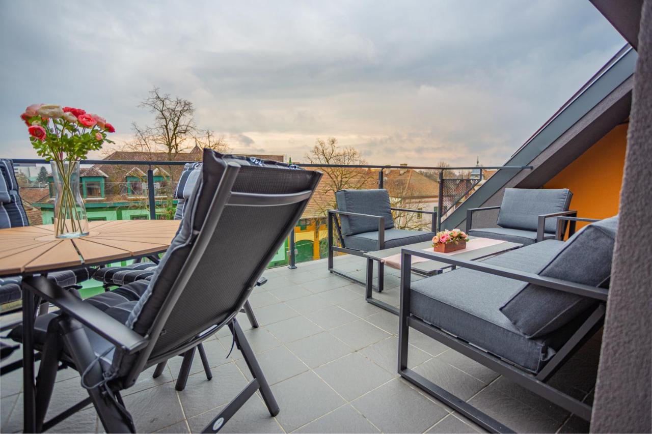Viktoria Apartman Gyula Bagian luar foto