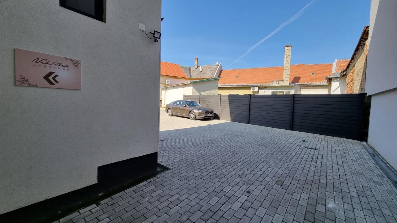 Viktoria Apartman Gyula Bagian luar foto