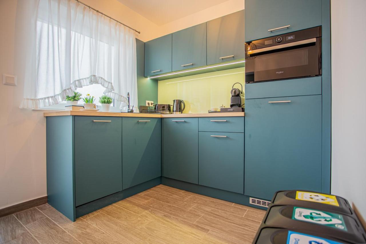 Viktoria Apartman Gyula Bagian luar foto