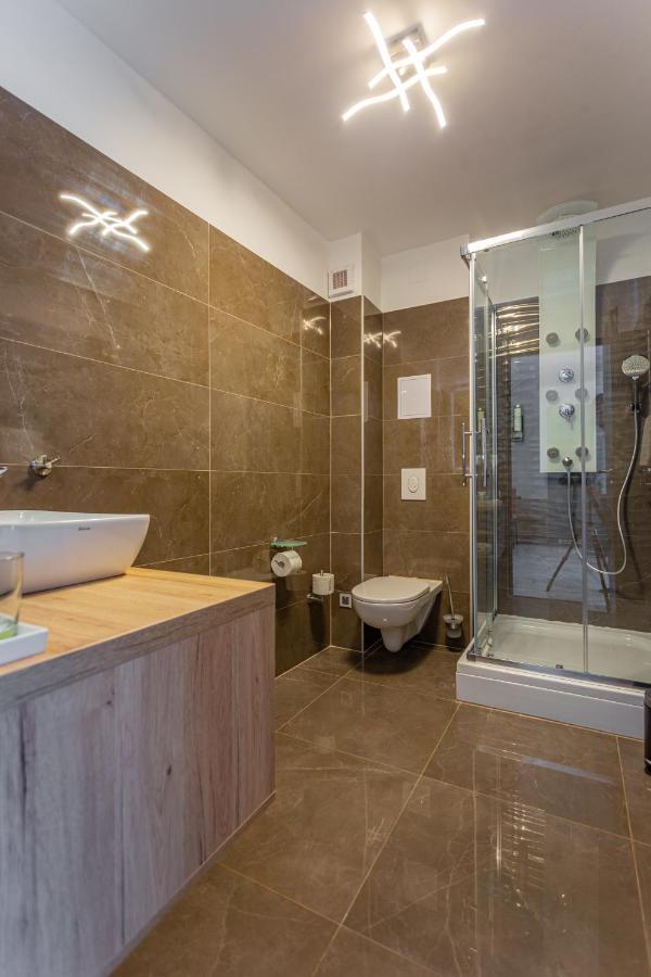 Viktoria Apartman Gyula Bagian luar foto